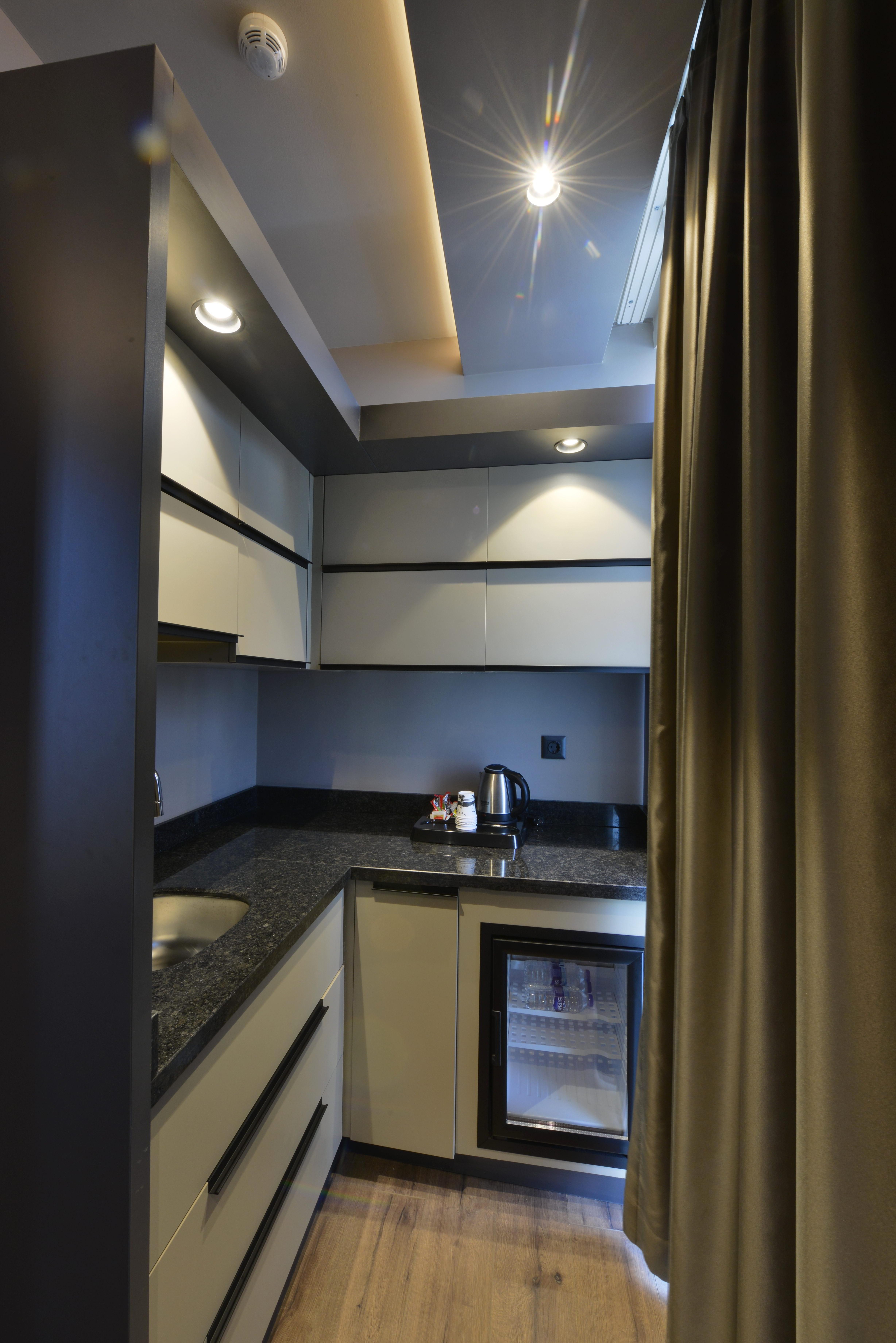 Best Western Premier Hidden Hills Hotel Istanbul Exterior photo A kitchenette in a hotel room