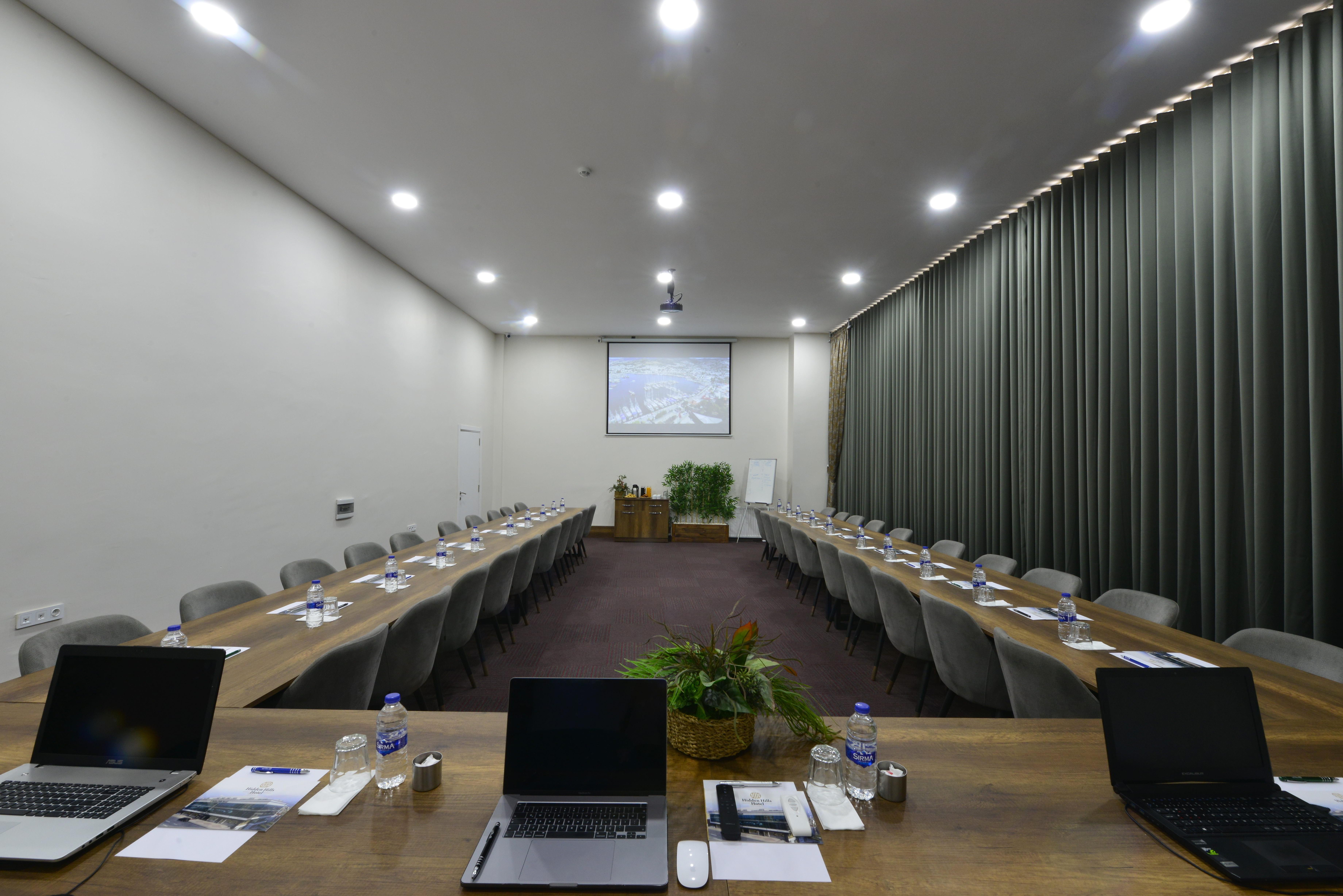 Best Western Premier Hidden Hills Hotel Istanbul Exterior photo A meeting room at the National University of Singapore